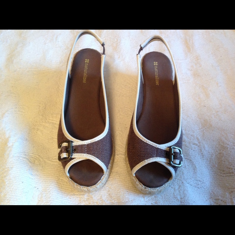Naturalizer peep toe sandals